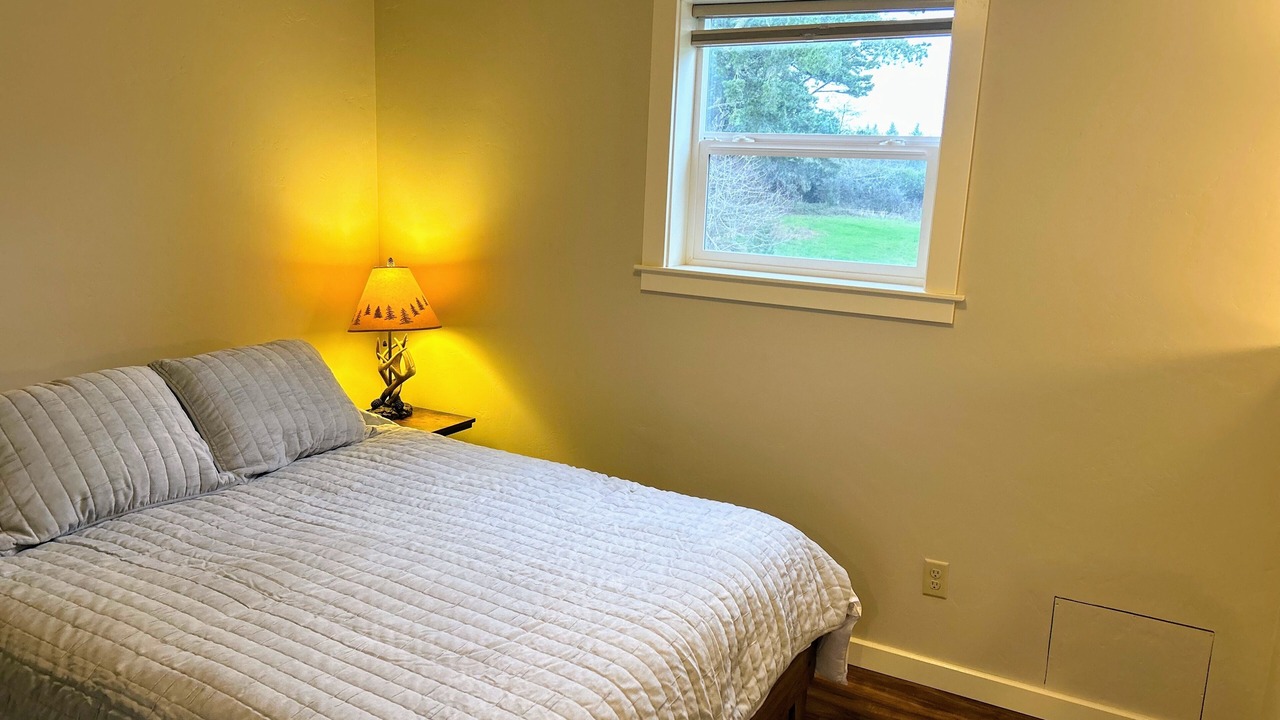 Photo of Bedroom in Loleta