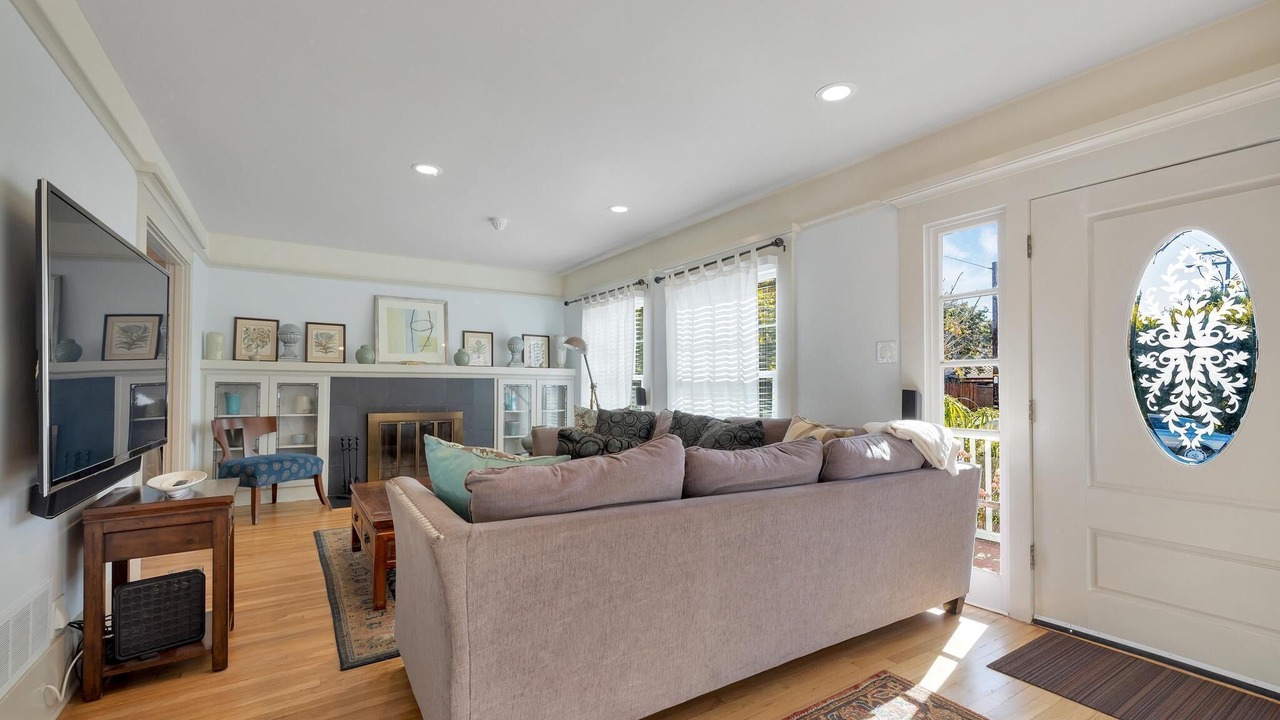 Photo of Bedroom in Village of La Jolla