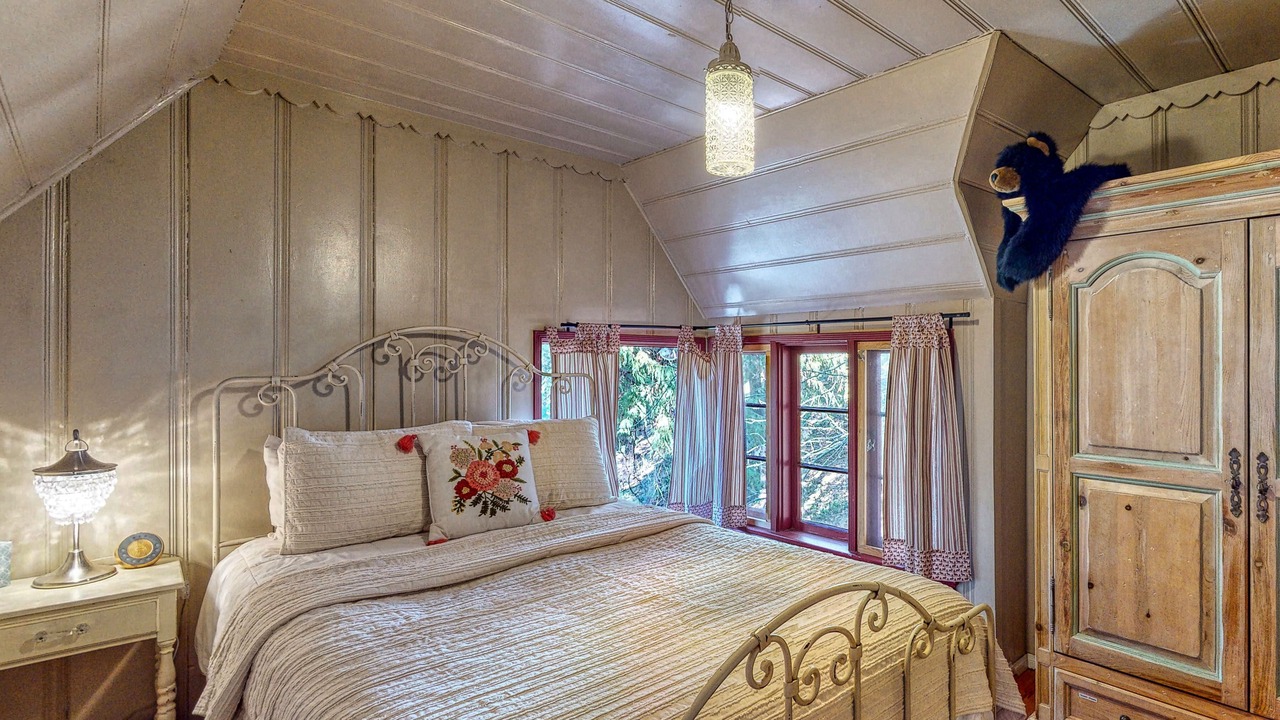 Photo of Bedroom in Cedar Glen