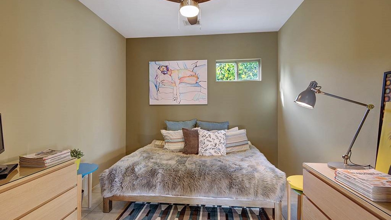 Photo of Bedroom in Racquet Club Estates