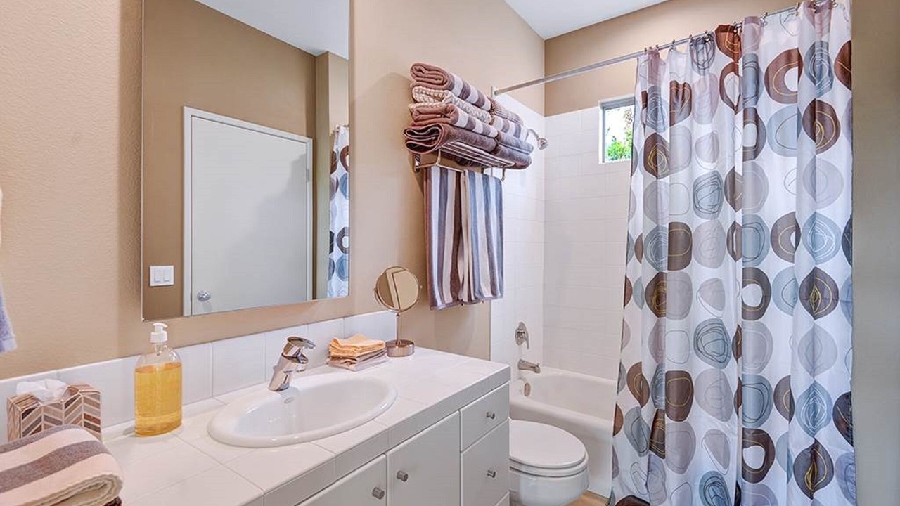 Photo of Bathroom in Racquet Club Estates