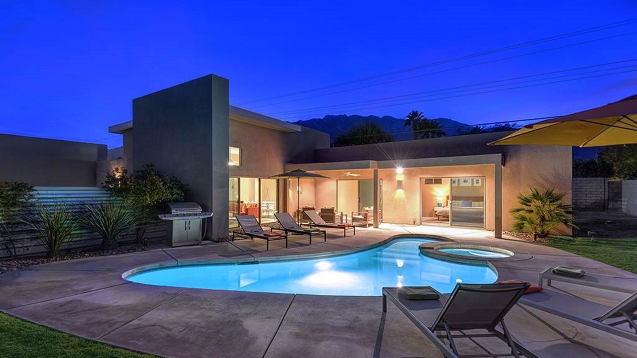 Photo of Outdoor in Racquet Club Estates