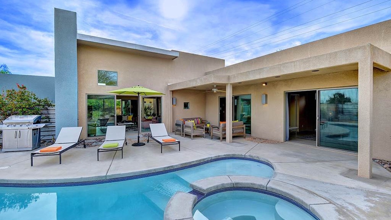 Photo of Outdoor in Racquet Club Estates