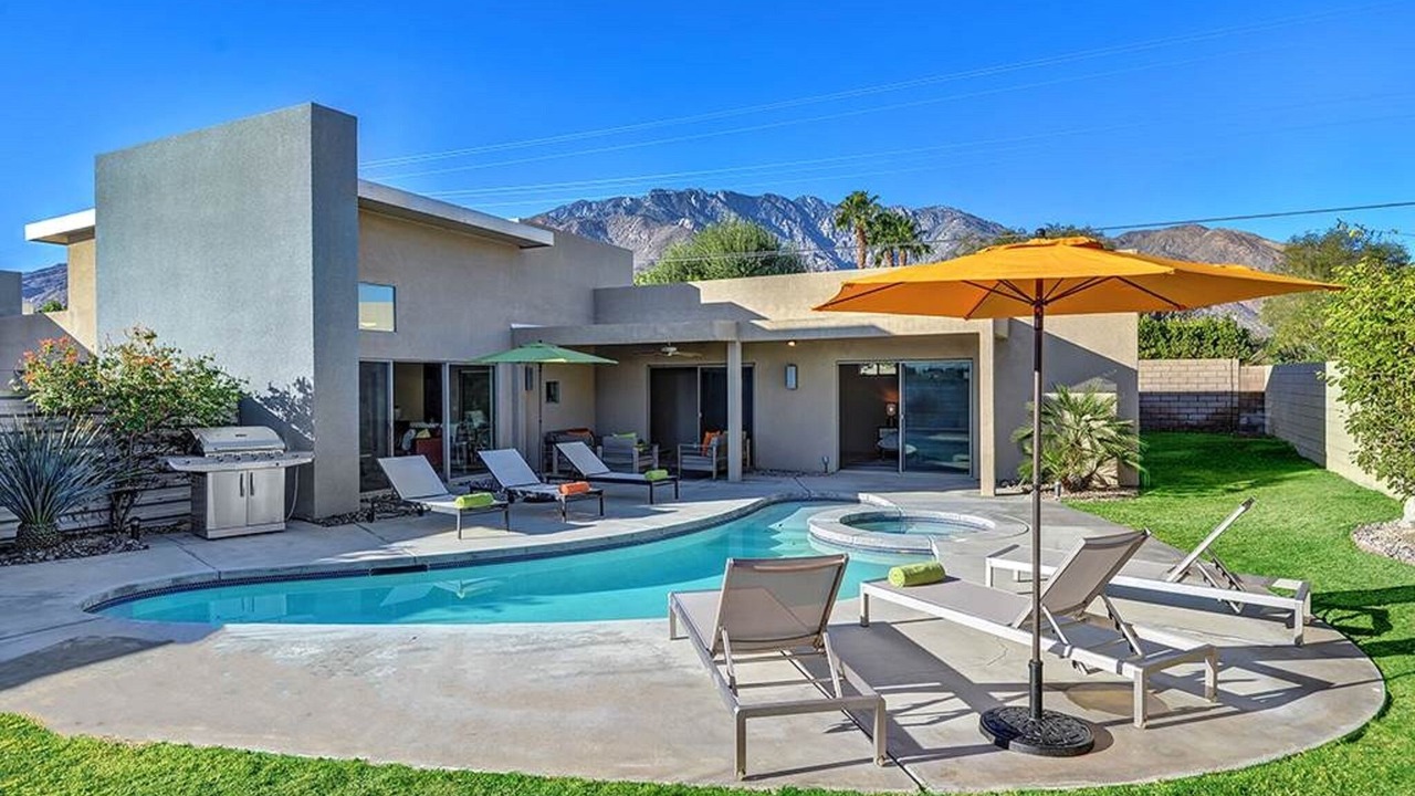 Photo of Outdoor in Racquet Club Estates