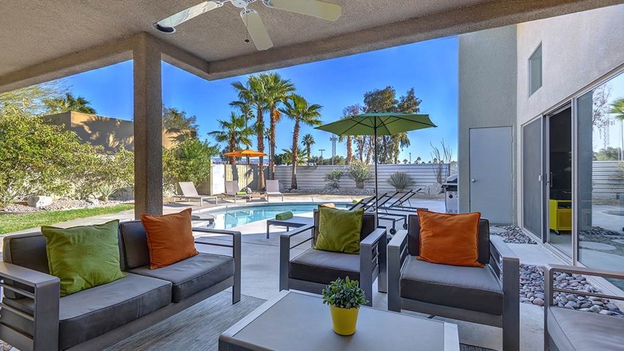 Photo of Patio Balcony in Racquet Club Estates