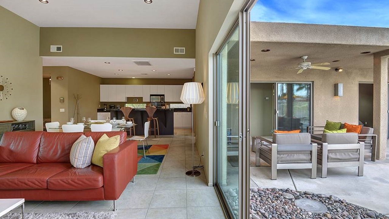 Photo of Livingroom in Racquet Club Estates