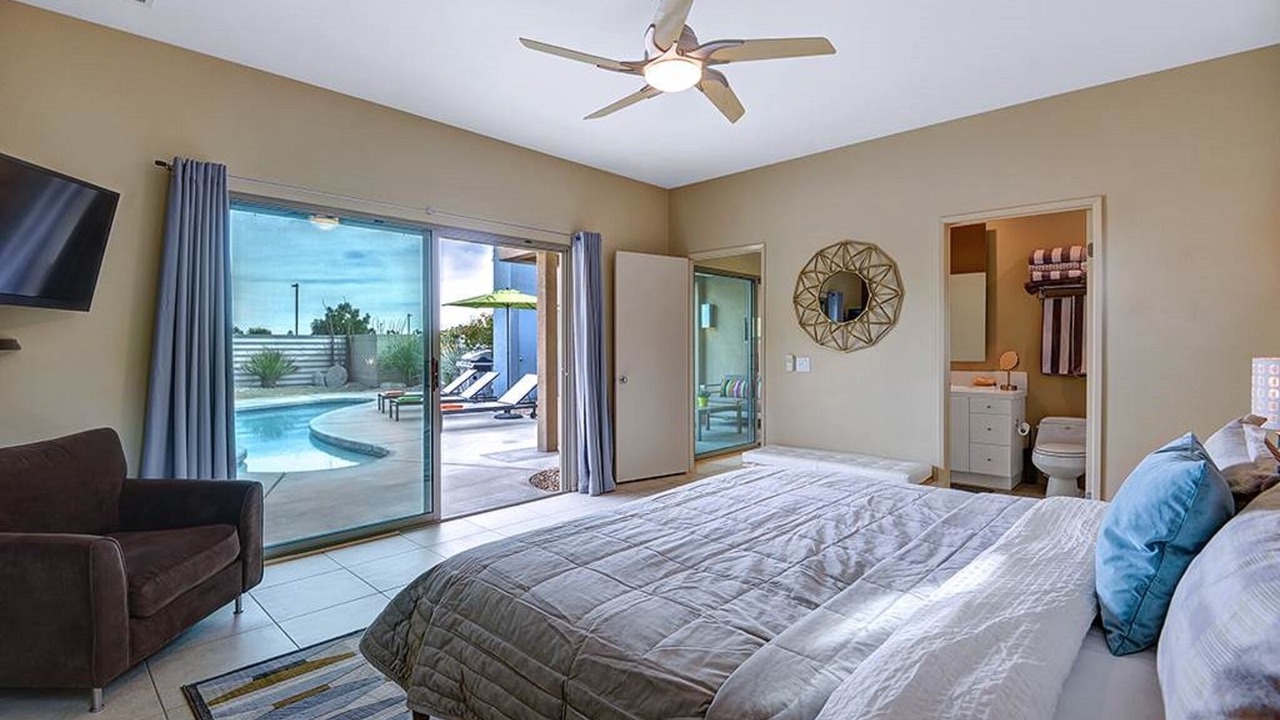 Photo of Bedroom in Racquet Club Estates