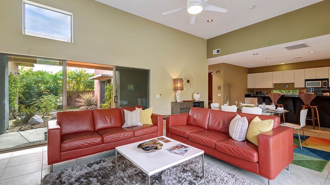 Photo of Livingroom in Racquet Club Estates