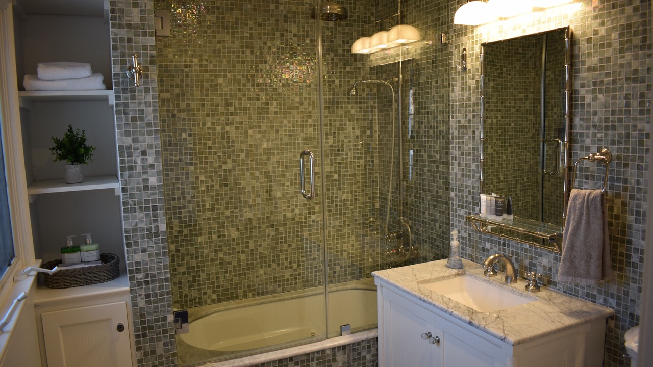 Photo of Bathroom in Hollywood Hills West