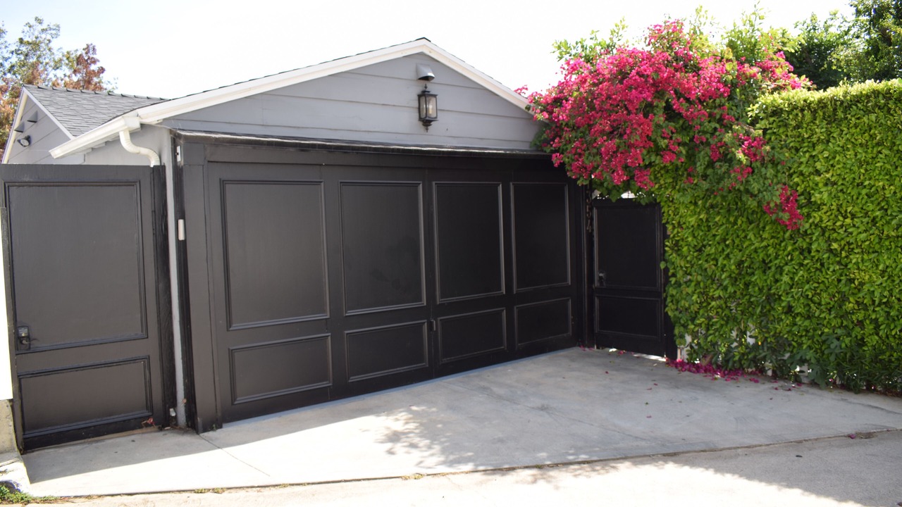 Photo of Outdoor in Hollywood Hills West