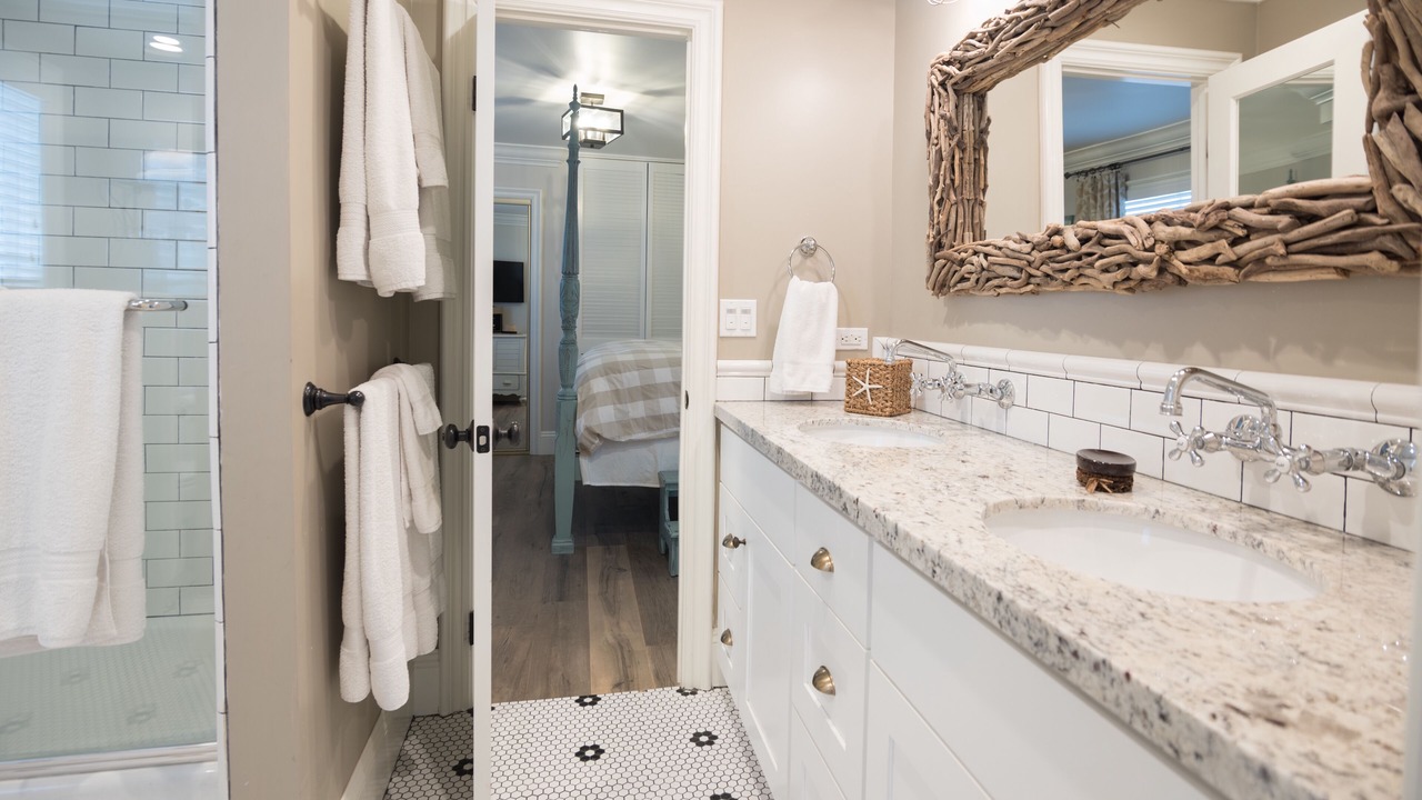 Photo of Bathroom in Oxnard Shores