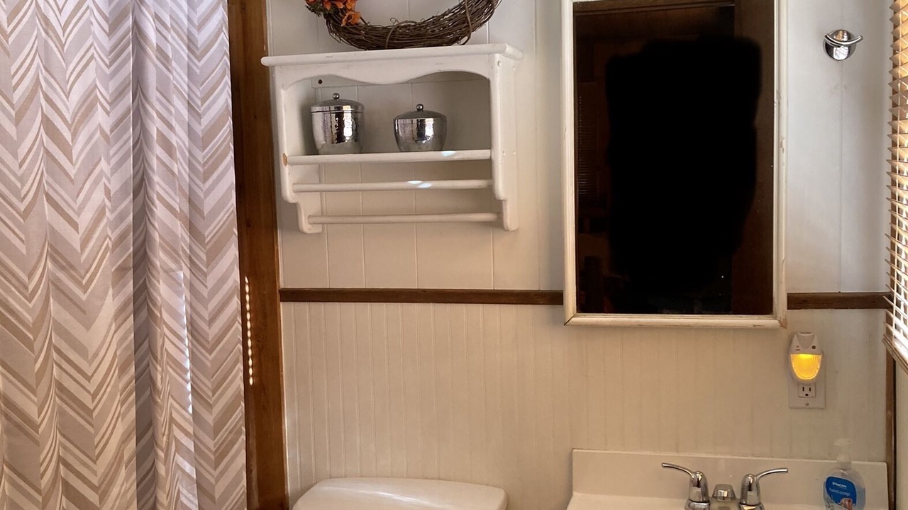 Photo of Bathroom in Upper Moonridge