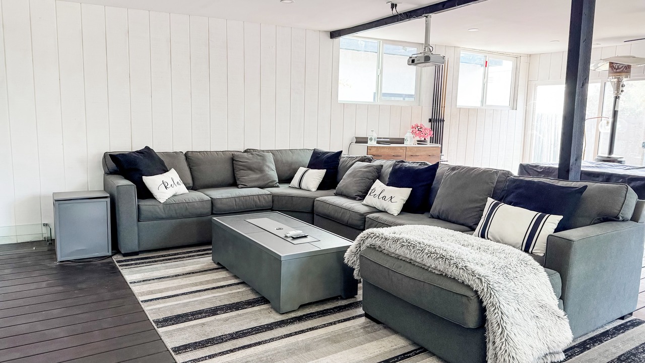 Photo of Livingroom in Valley Glen