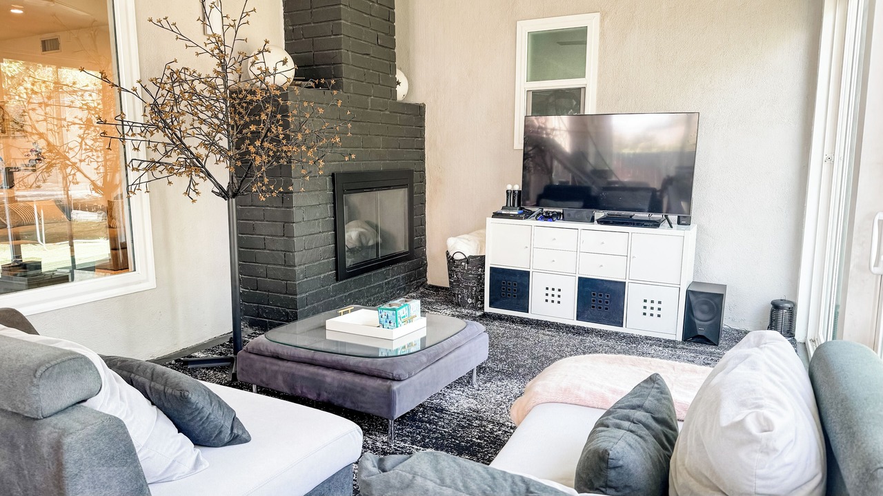 Photo of Livingroom in Valley Glen