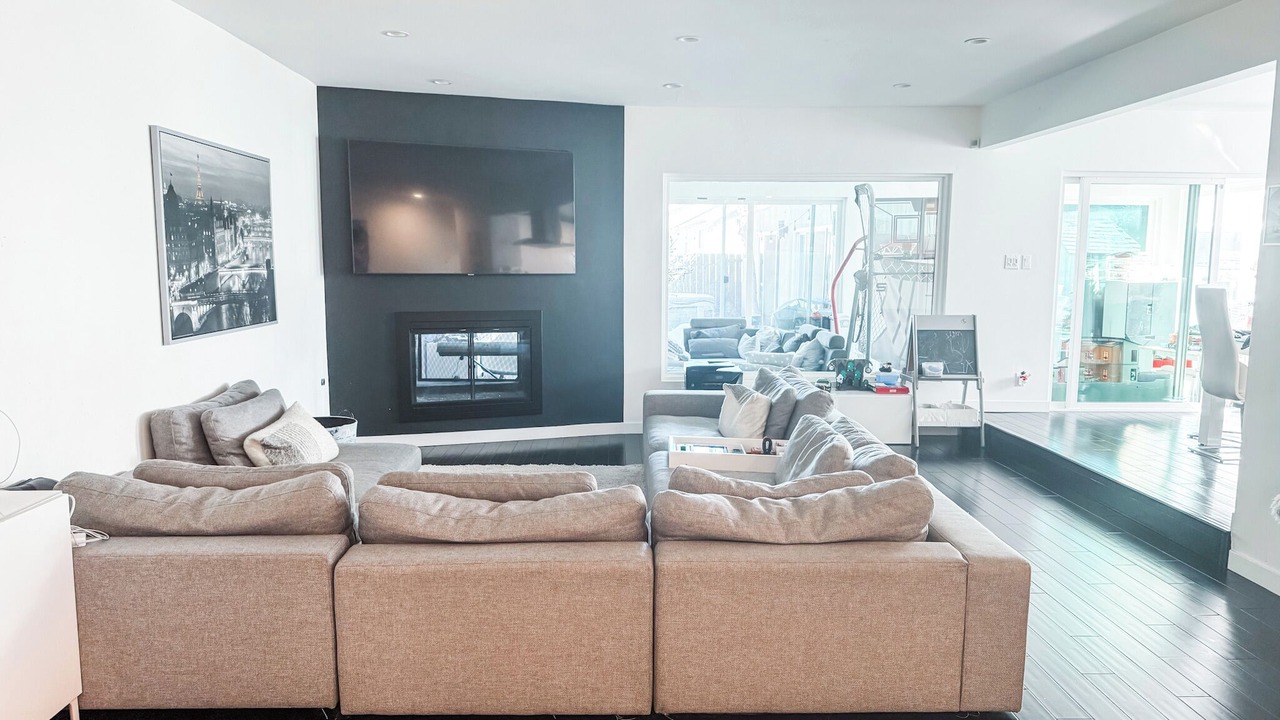 Photo of Livingroom in Valley Glen