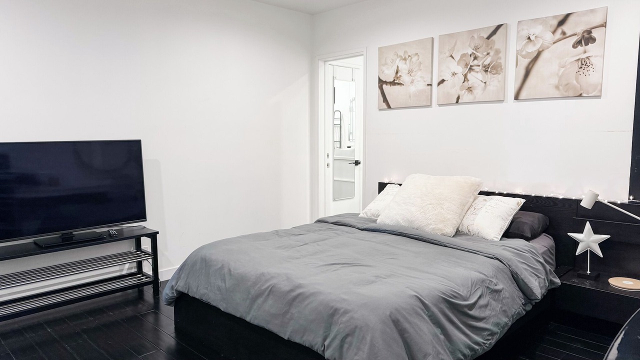Photo of Bedroom in Valley Glen