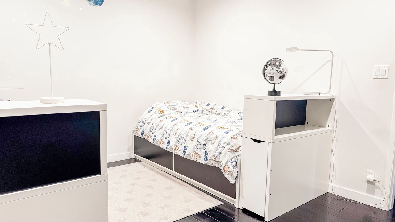 Photo of Bedroom in Valley Glen