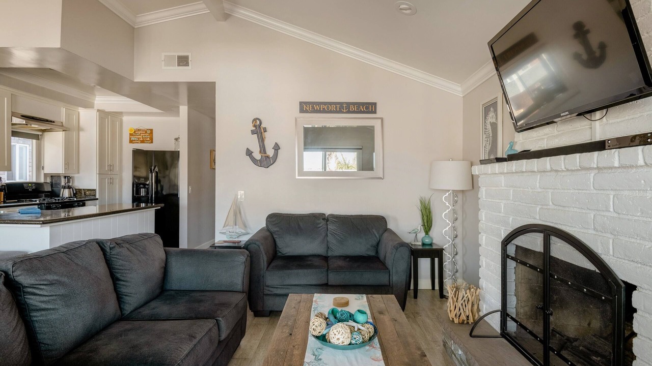 Photo of Livingroom in Balboa Peninsula