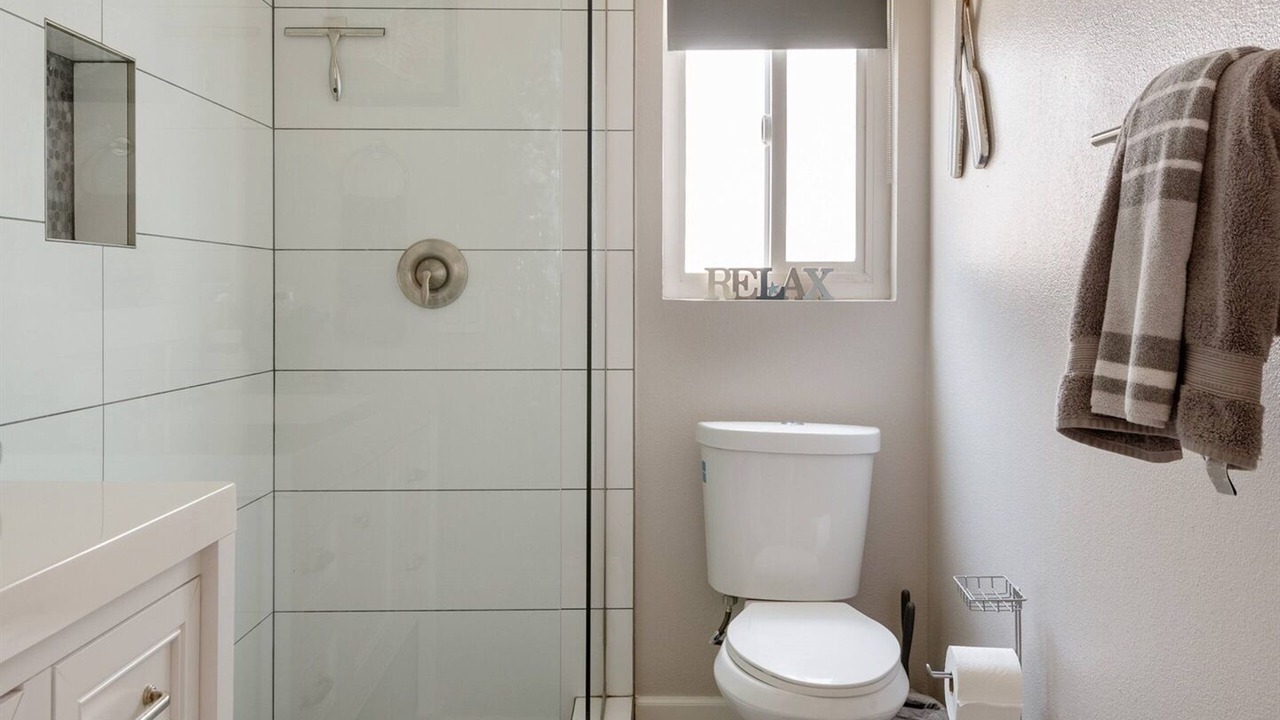 Photo of Bathroom in Balboa Peninsula