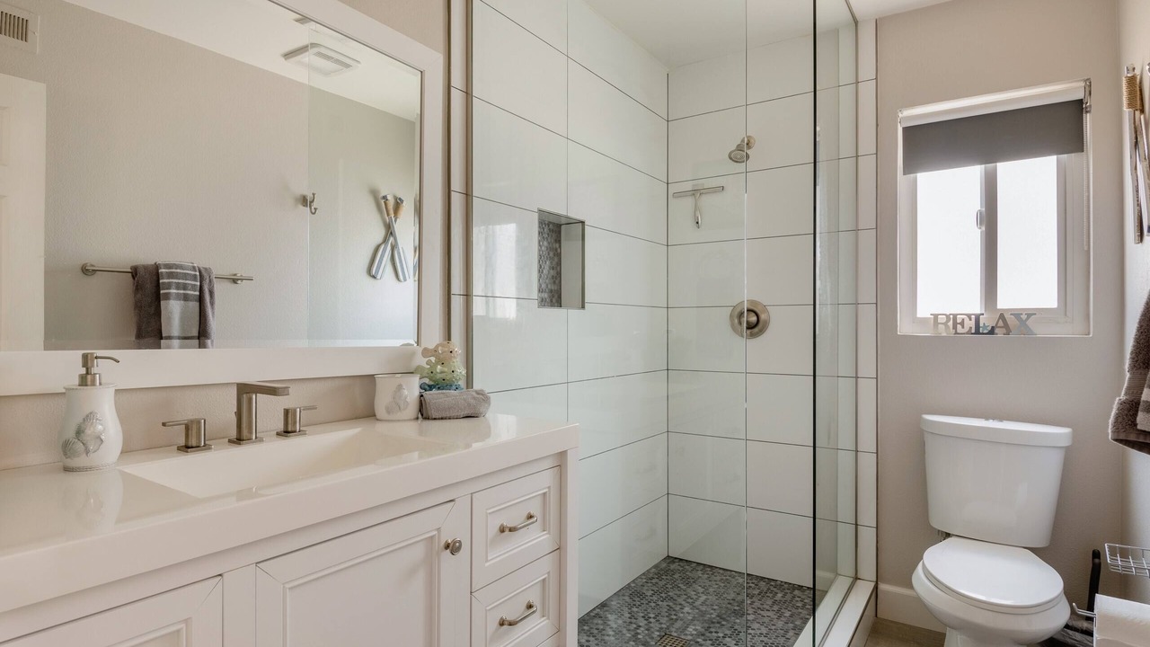 Photo of Bathroom in Balboa Peninsula