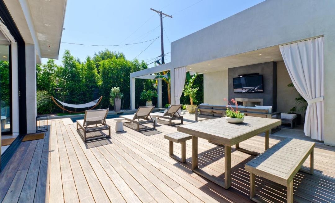 Photo of Patio Balcony in Greater Wilshire - Hancock Park