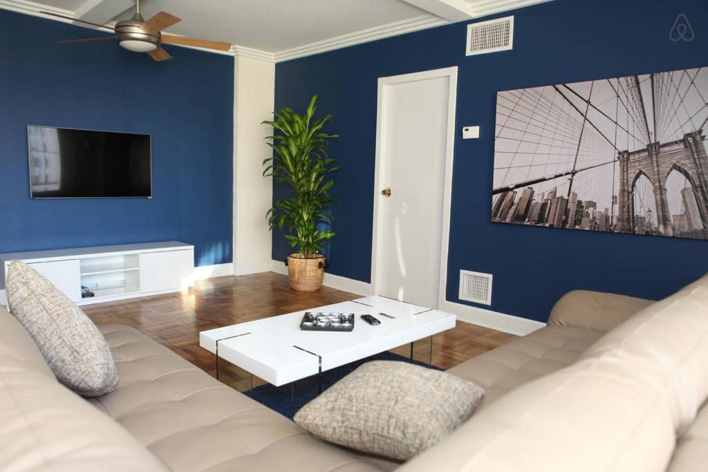 Photo of Livingroom in La Brea