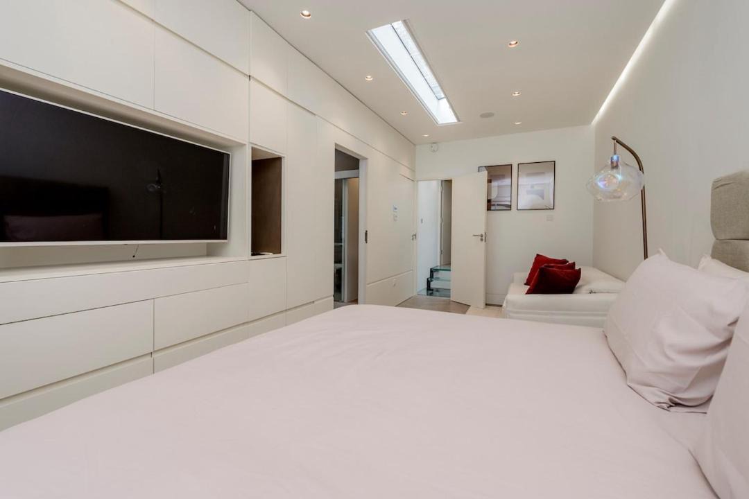 Photo of Bedroom in Lancaster Gate