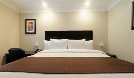 Photo of Bedroom in Downtown Riverside