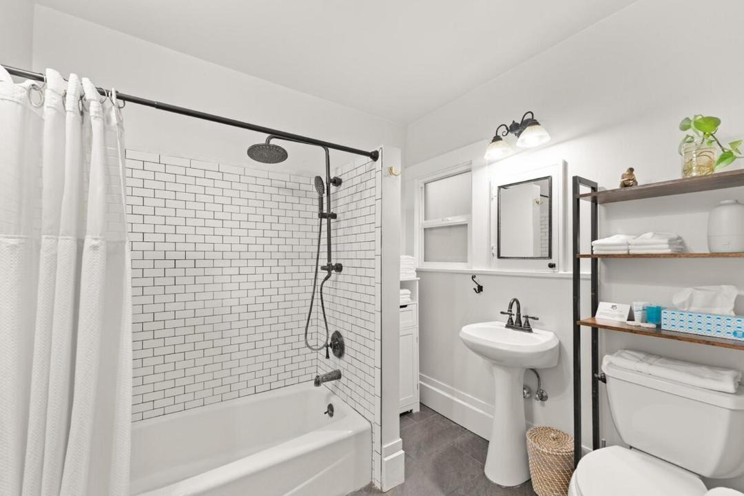 Photo of Bathroom in Ventura