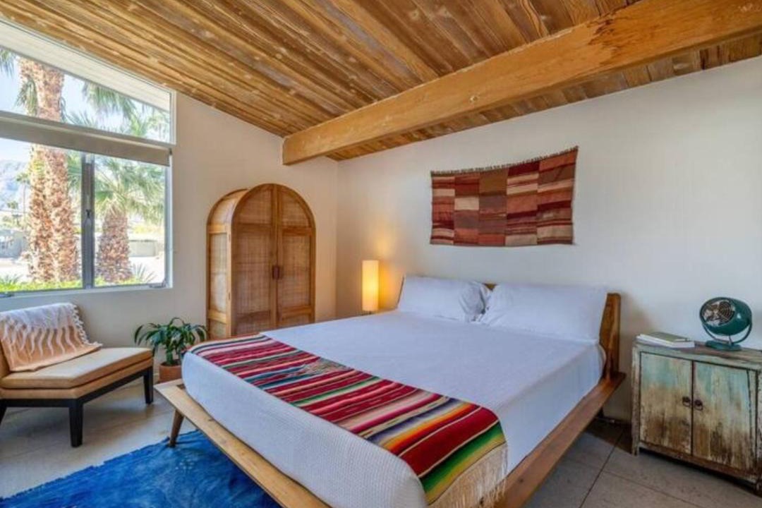 Photo of Bedroom in Racquet Club Estates
