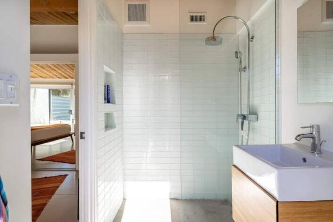 Photo of Bathroom in Racquet Club Estates