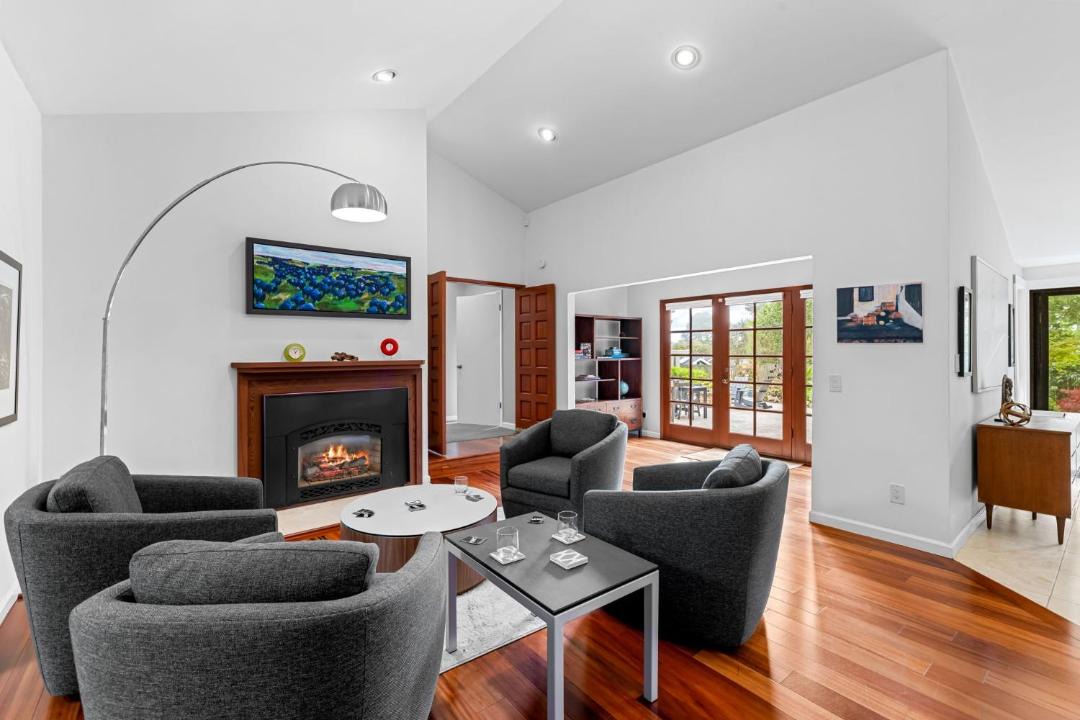 Photo of Livingroom in Del Monte Forest