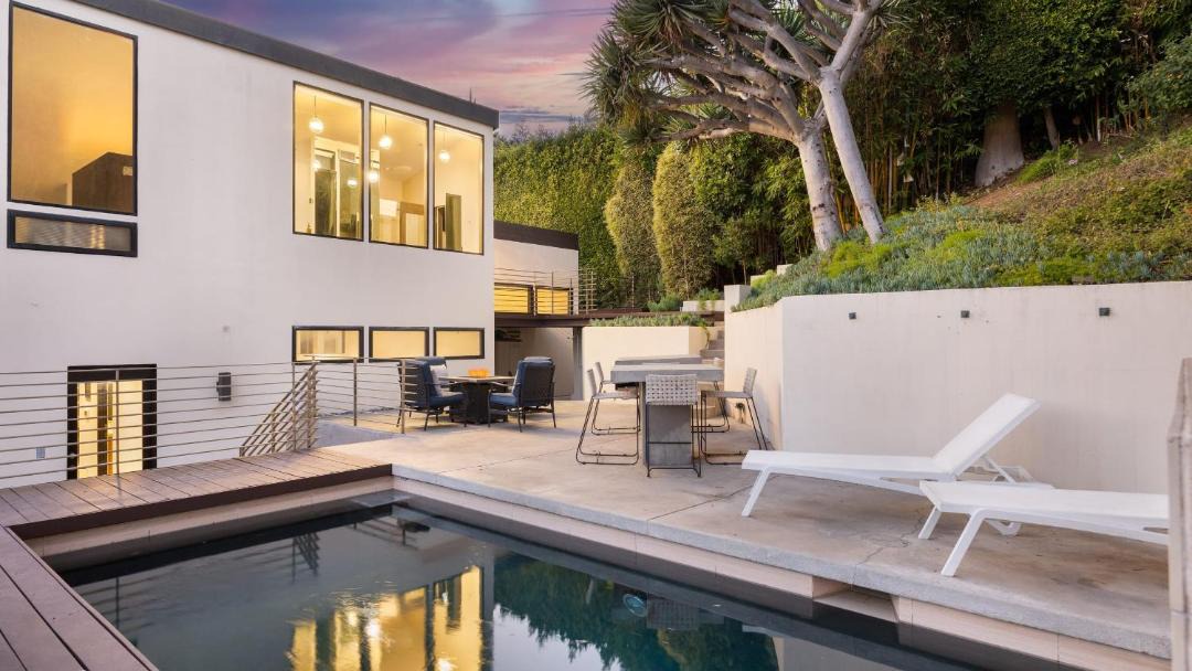 Photo of Others in Hollywood Hills West