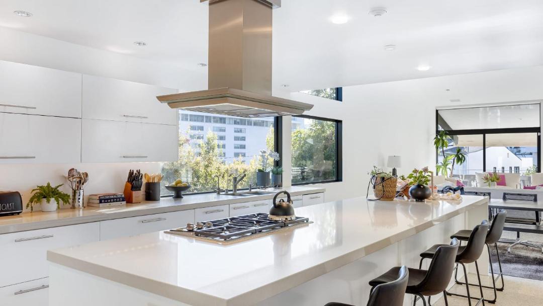 Photo of Others in Hollywood Hills West