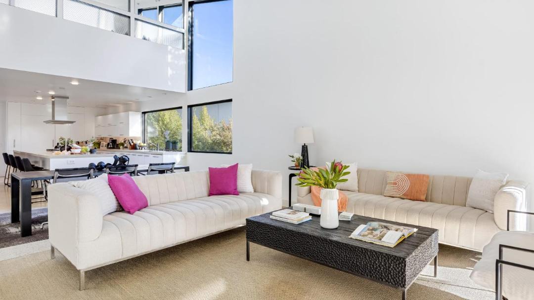 Photo of Others in Hollywood Hills West