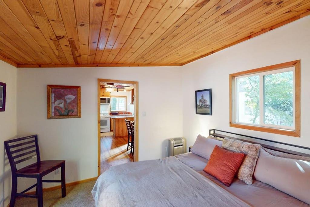 Photo of Bedroom in Cobb