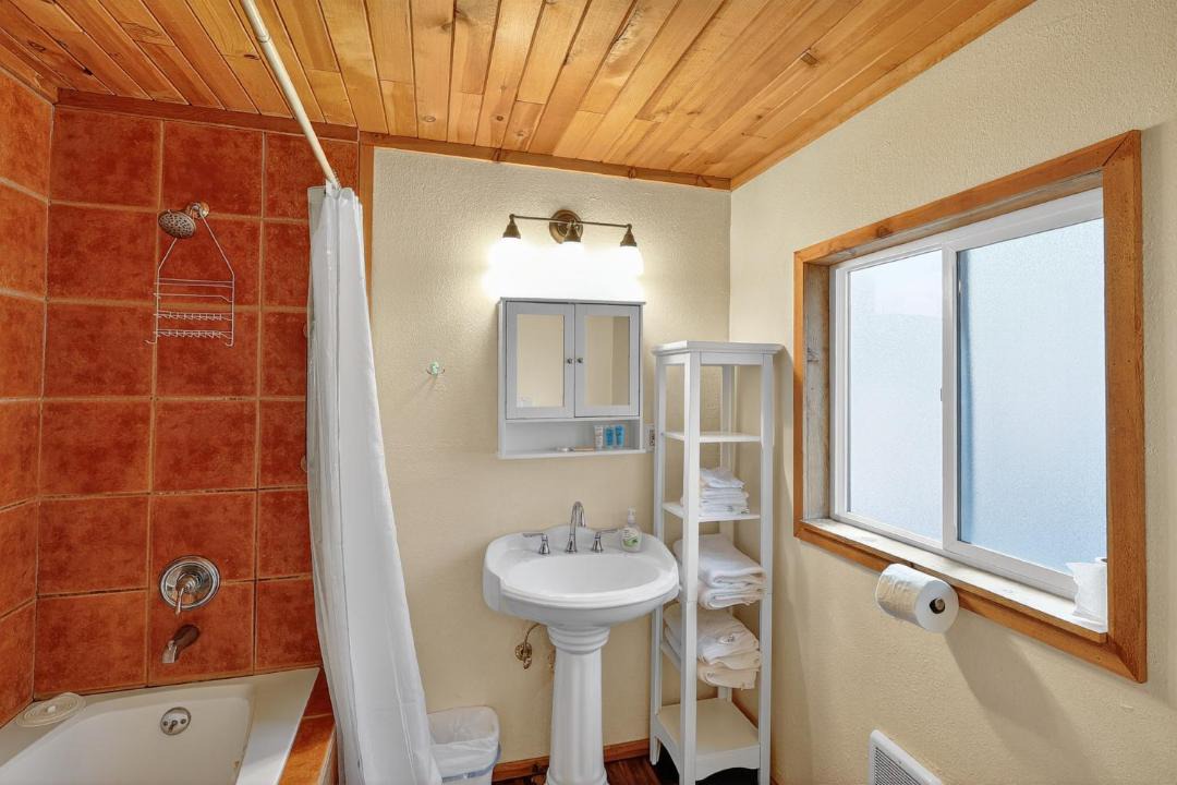 Photo of Bathroom in Cobb