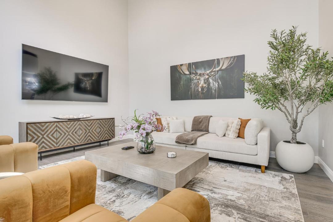 Photo of Livingroom in Lake Arrowhead