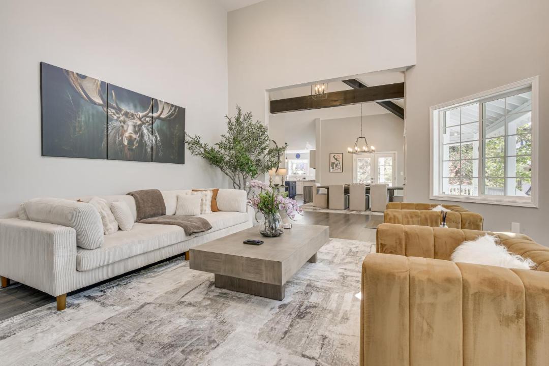 Photo of Livingroom in Lake Arrowhead