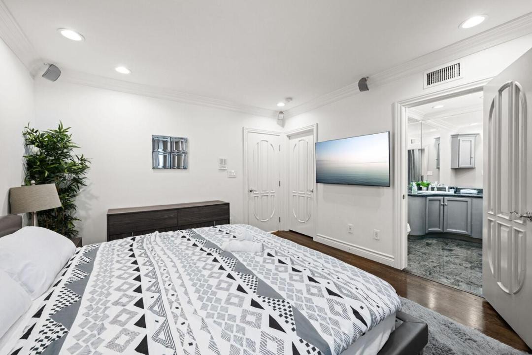 Photo of Bedroom in Encino