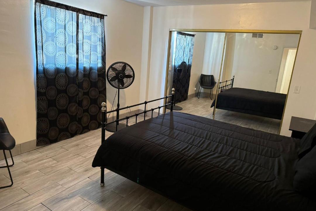 Photo of Bedroom in Pico - Robertson
