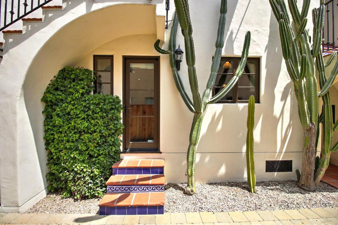 Photo of Patio Balcony in West Beach