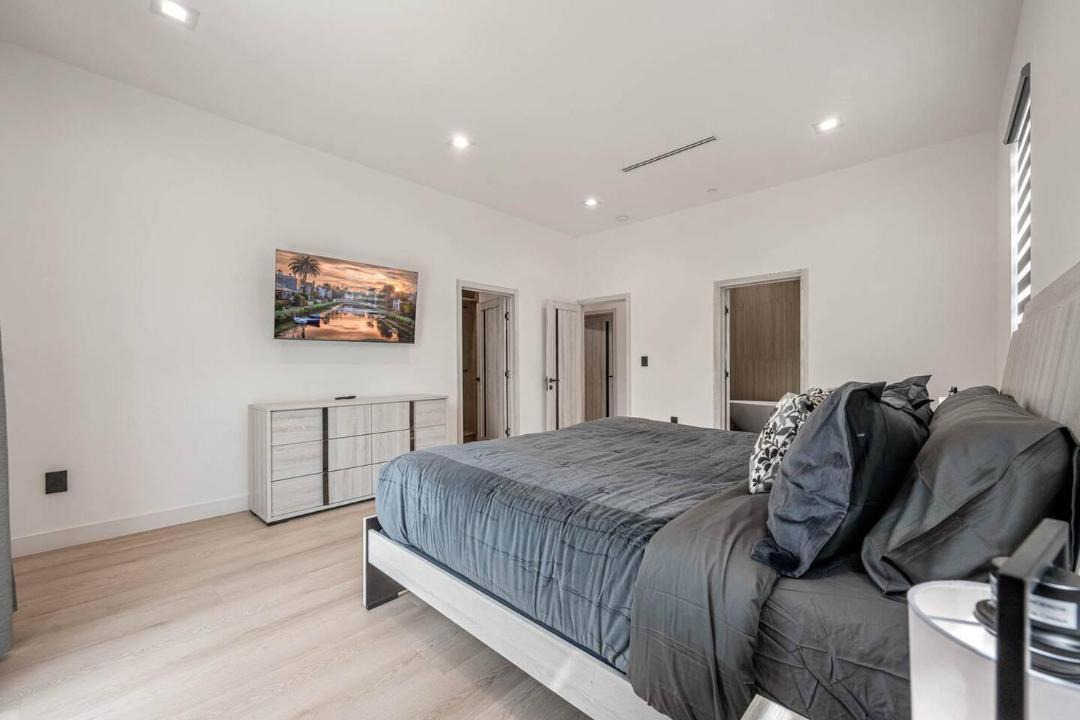 Photo of Bedroom in Valley Glen