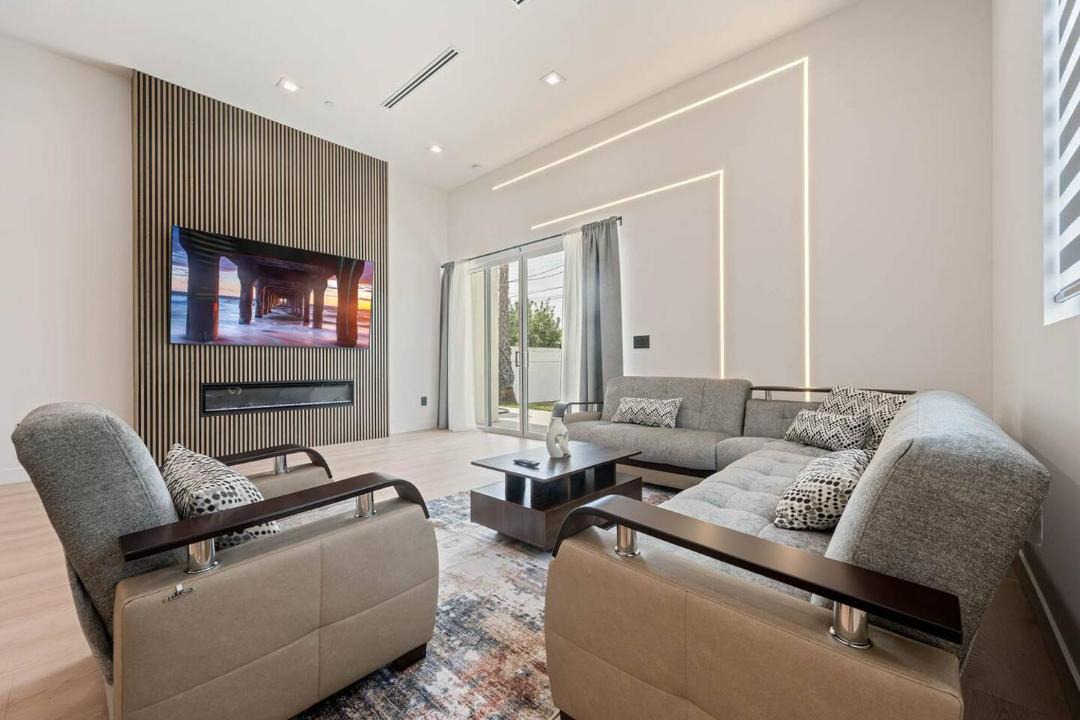 Photo of Livingroom in Valley Glen