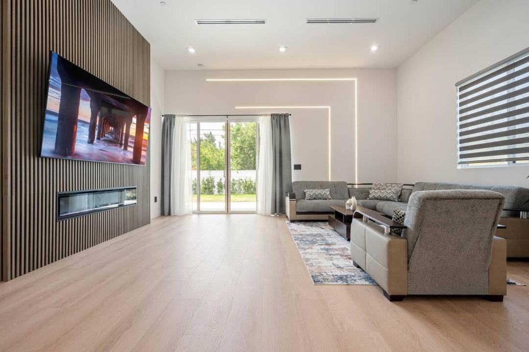 Photo of Livingroom in Valley Glen