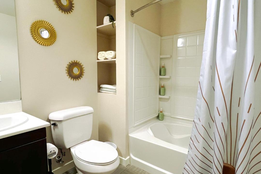 Photo of Bathroom in Mid-Wilshire