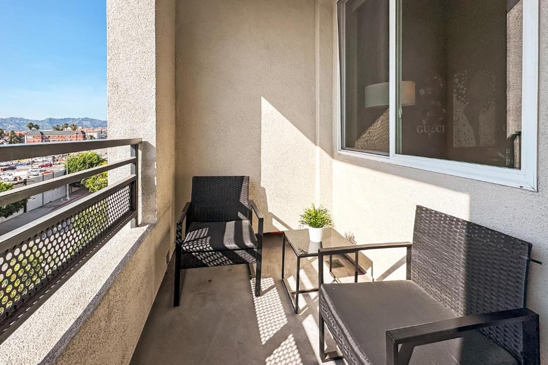 Photo of Patio Balcony in Mid-Wilshire