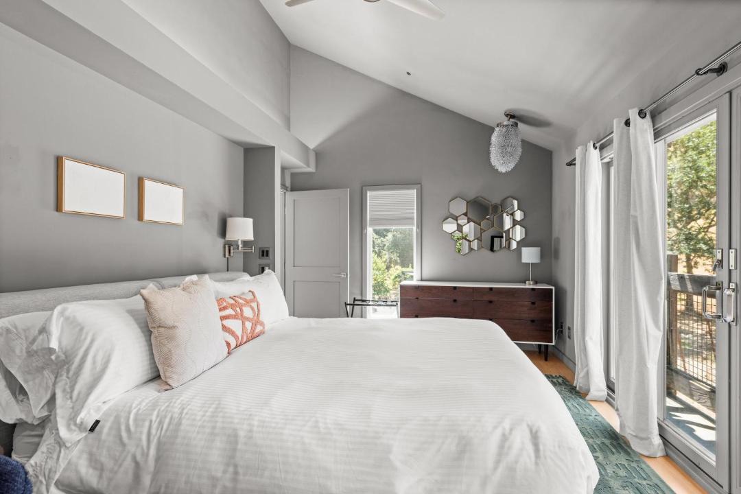 Photo of Bedroom in Geyserville