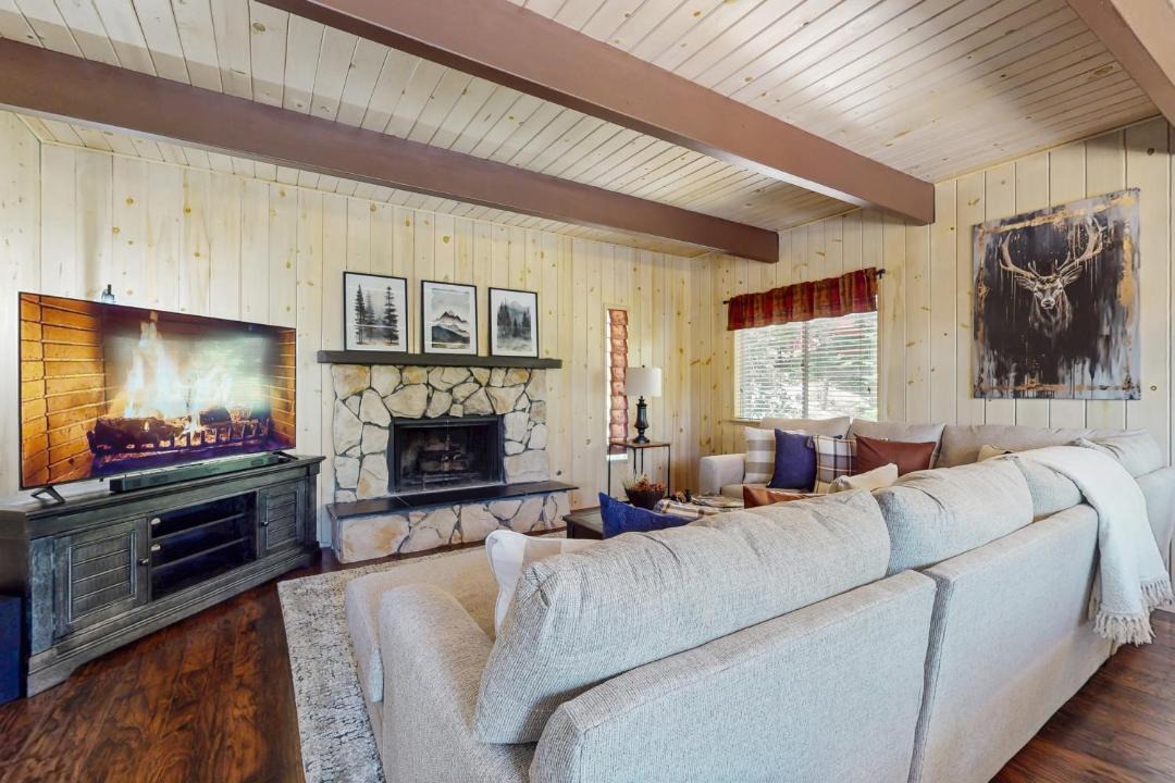 Photo of Livingroom in Blue Jay