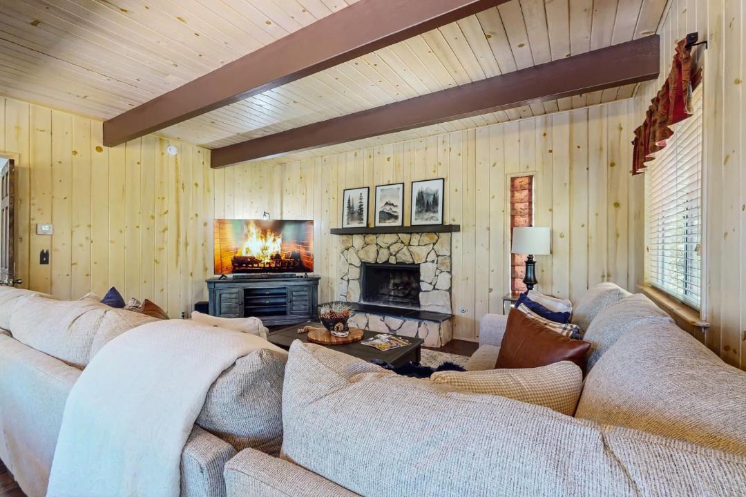 Photo of Livingroom in Blue Jay